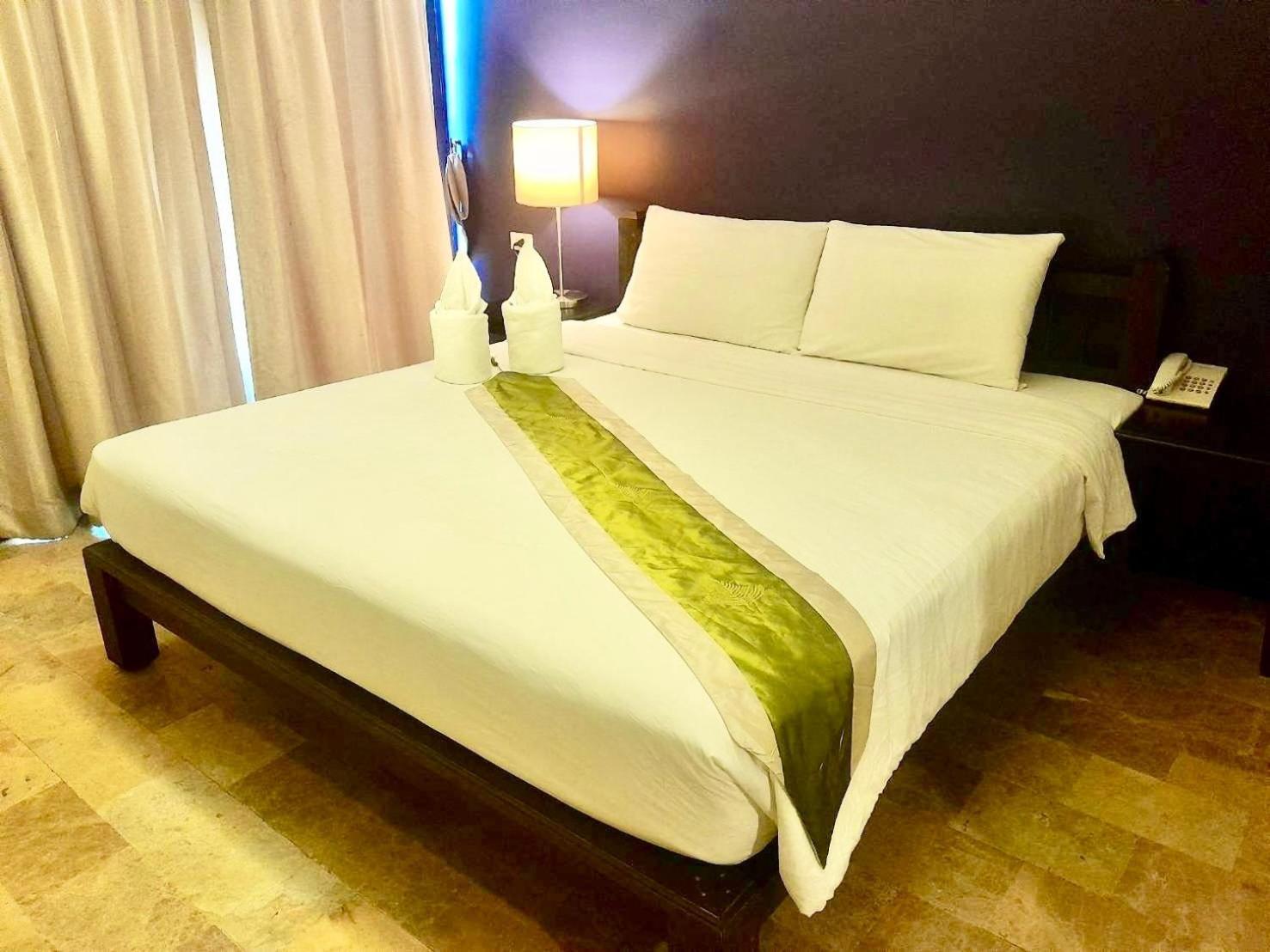 All Together Suite Hotel Бангкок Экстерьер фото